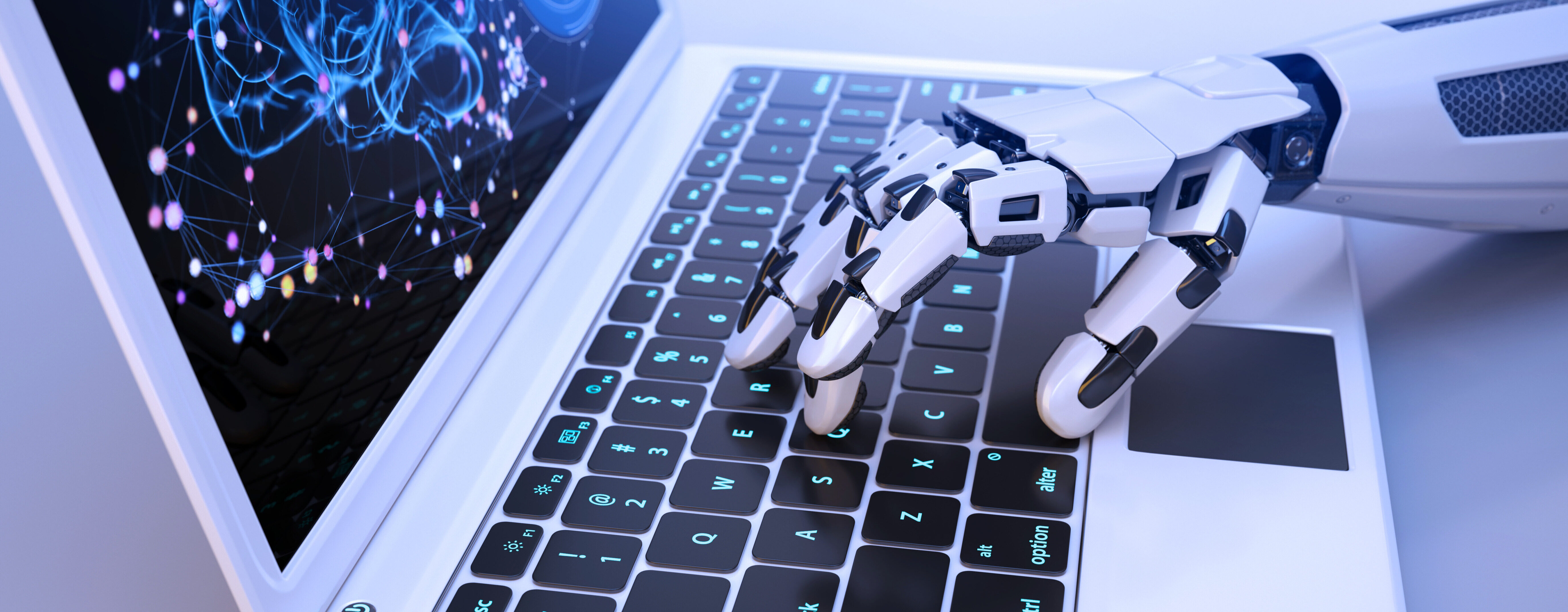 Mano robótica trabajando sobre una computadora